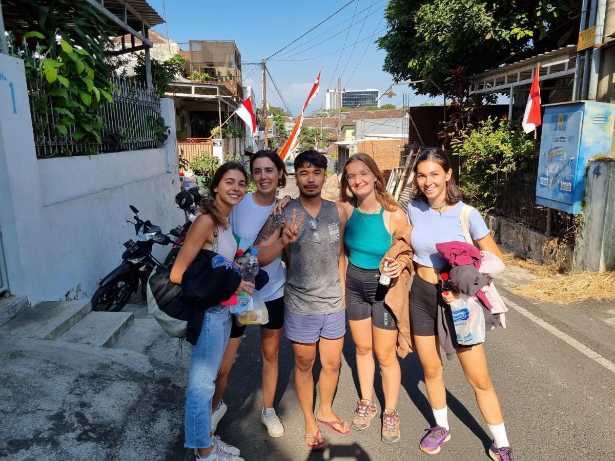 Griya Backpacker Pak Yon Bed & Breakfast Malang Exterior photo